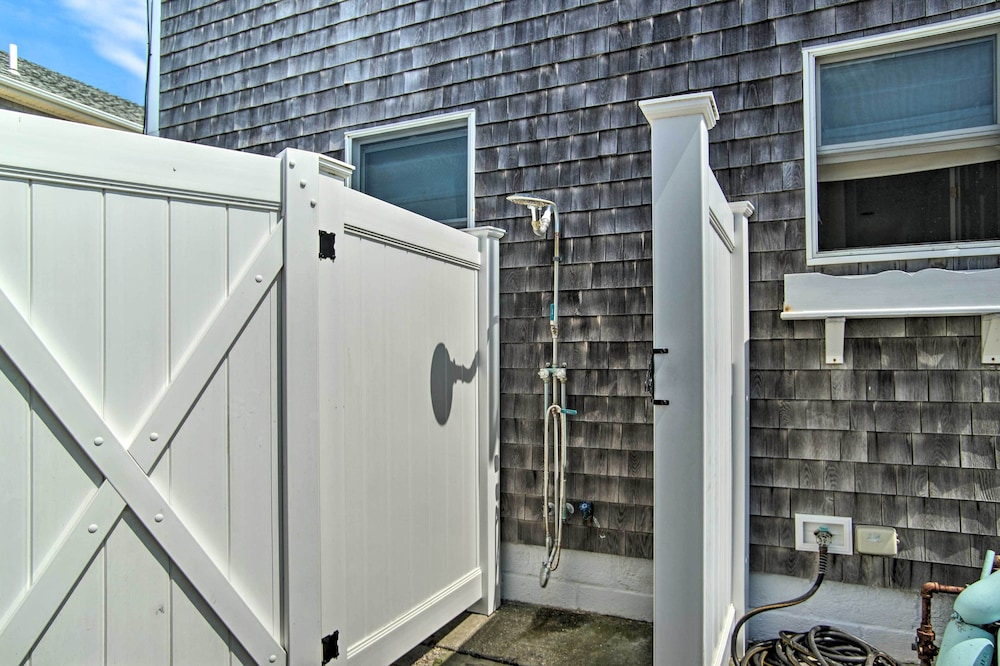 2 Decks and Beach Access Oceanfront Getaway — Marshfield — photo 4