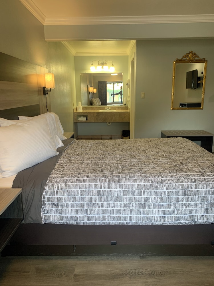 Monterey Oceanside Inn - photo 5