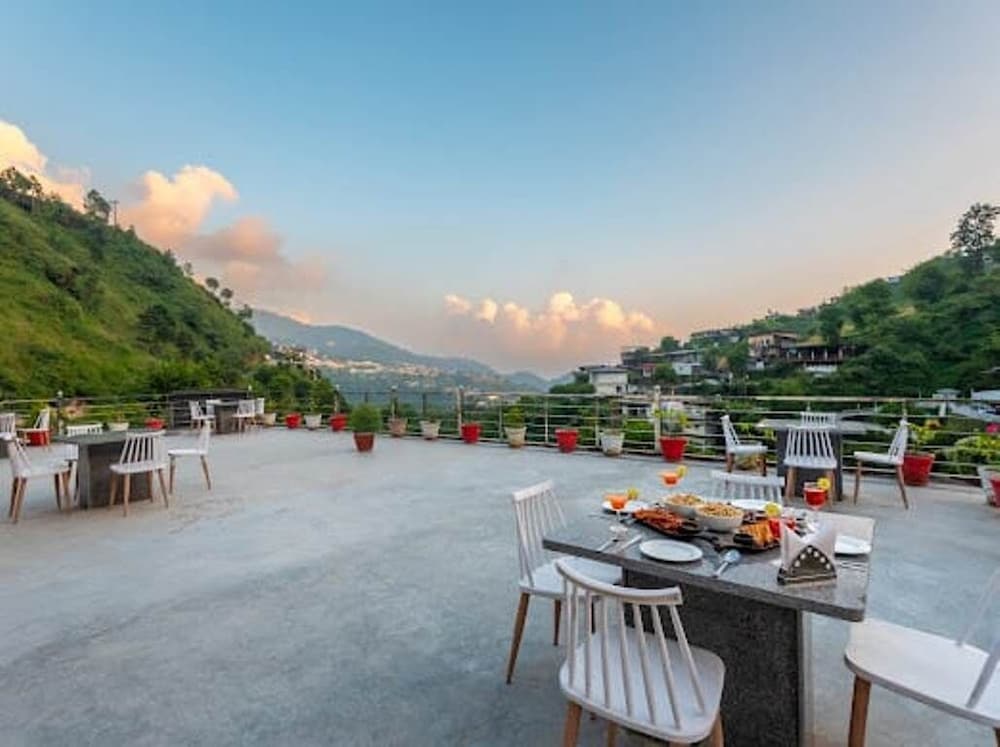 Hotel Creek Valley in Mussoorie, India
