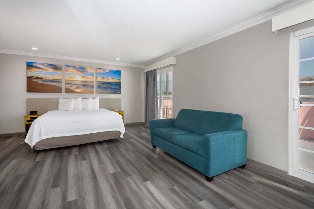 Days Inn by Wyndham Santa Monica - photo 44