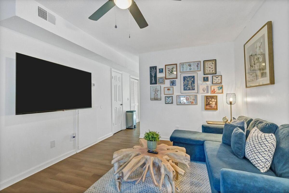 Chic & Modern 2Bd Near Cae — 4-Star Luxury Hotel in West Columbia, United States