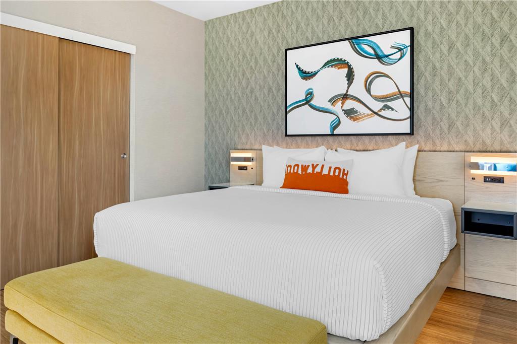 Cambria Hotel Burbank Airport - photo 42