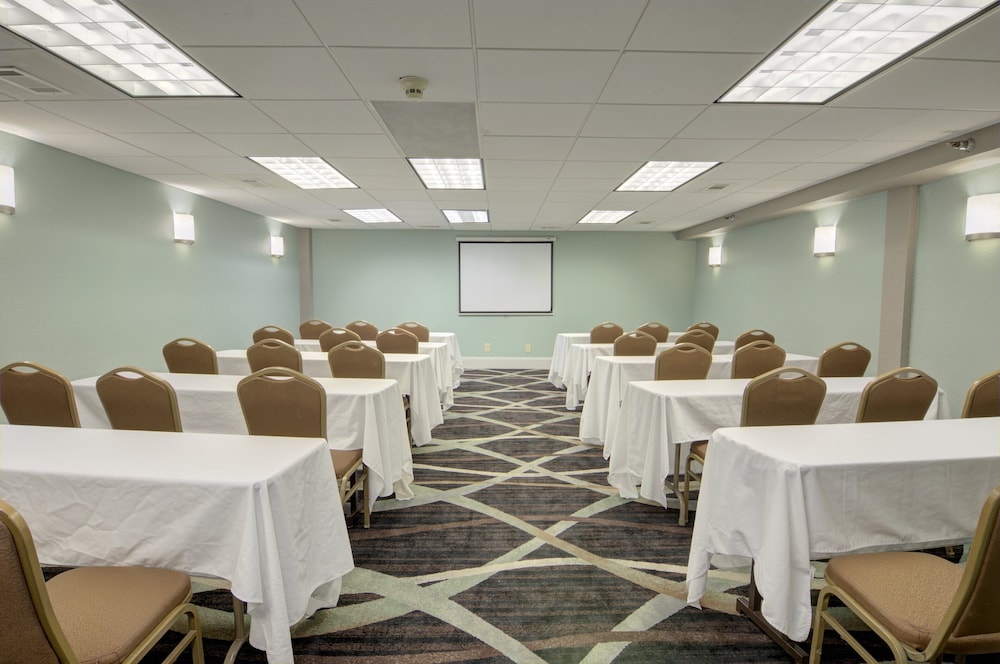 Holiday Inn St Petersburg N Clearwater by IHG - photo 40