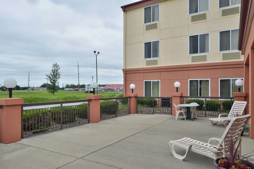 Red Roof Inn Clyde - photo 27