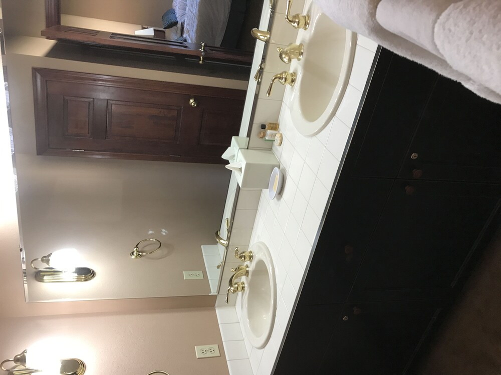 Nirvana Inn & Grill - photo 20