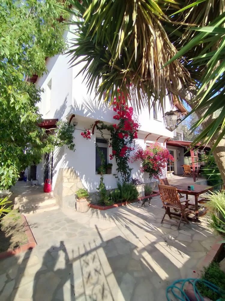 Beyaz Ev Pansiyon in Seferihisar, Turkey