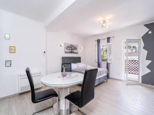 Studio Apartment Feather Studio Apartment with Terrace