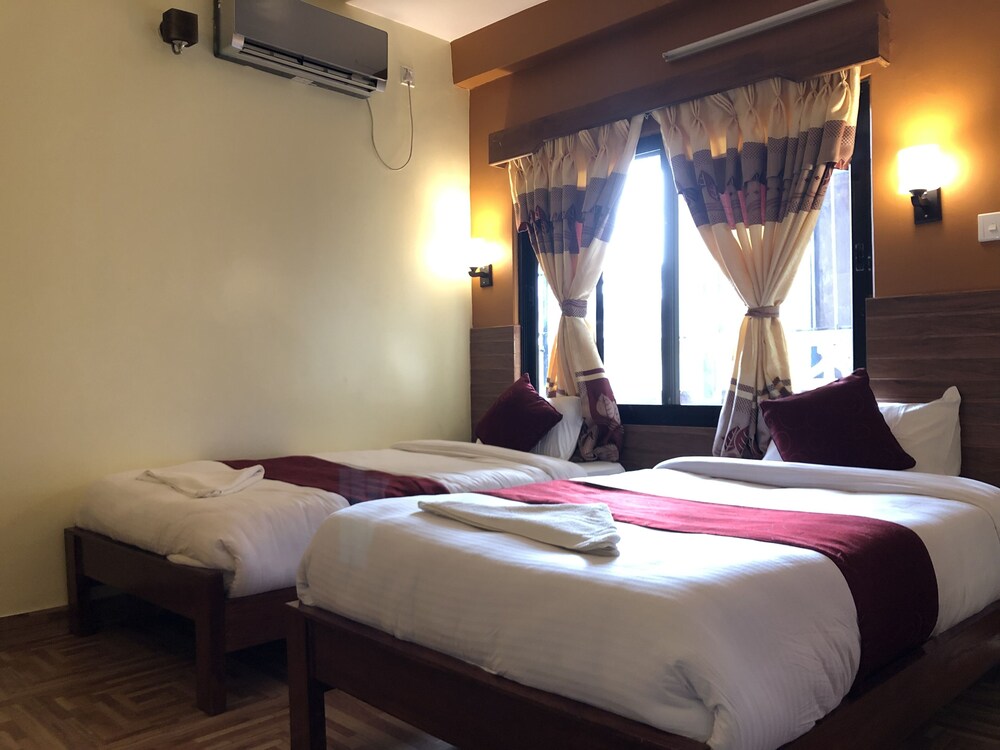 Hotel Golden Holiday — Pokhara