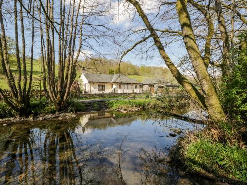 Riverside - carbon neutral hotel in Unknown City