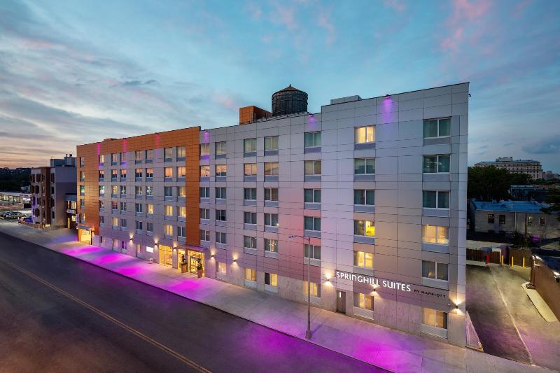 SpringHill Suites by Marriott New York JFK Airport Jamaica - photo 3