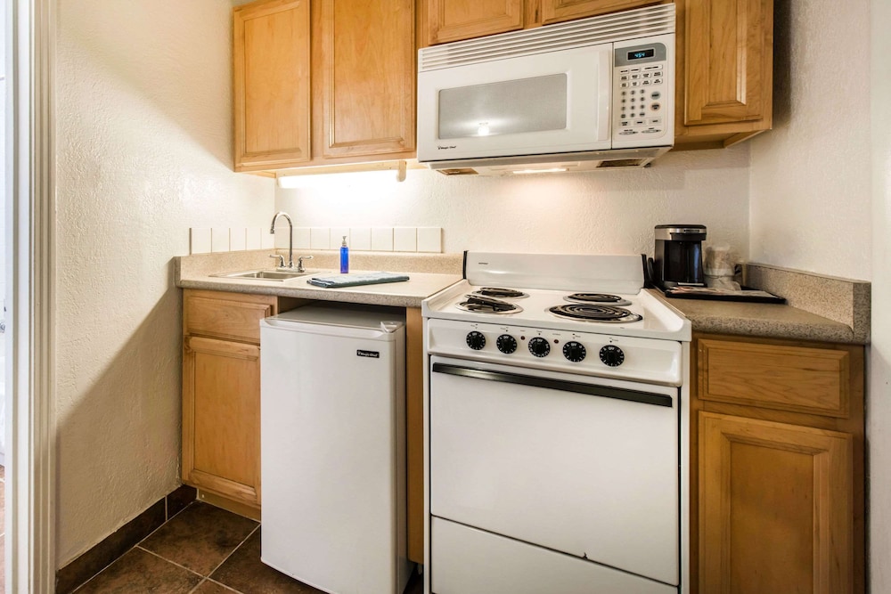 Rodeway Inn & Suites Colorado Springs CO - photo 35