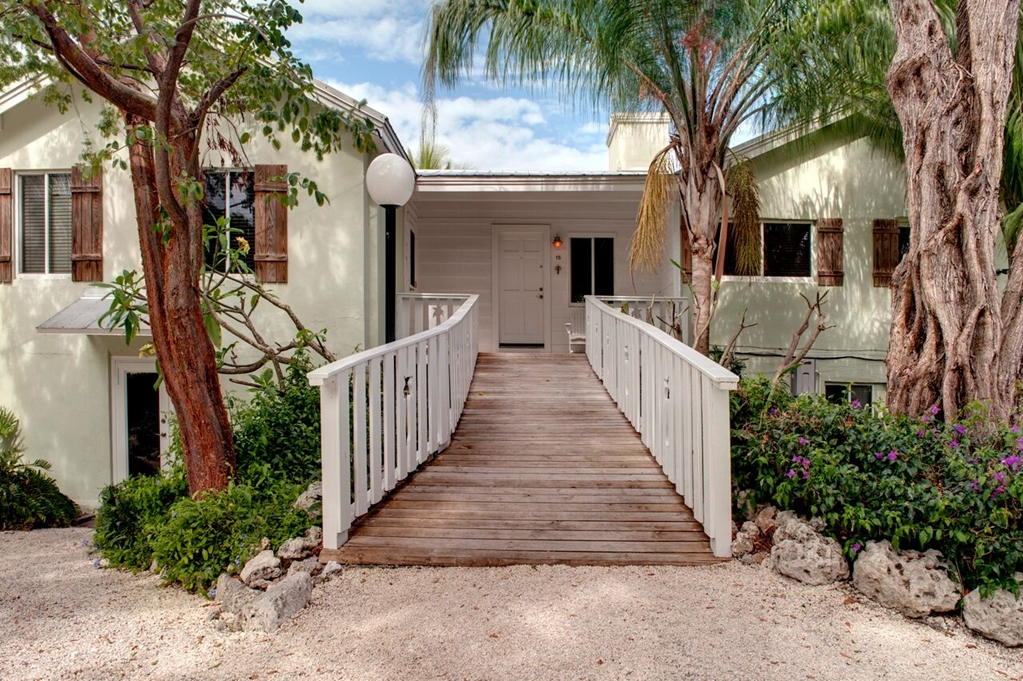 Coconut Palm Inn - carbon neutral hotel in Tavernier