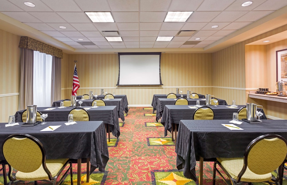 Hilton Garden Inn Saratoga Springs - photo 60