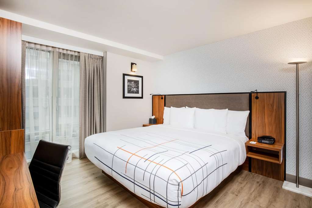 La Quinta Inn & Suites by Wyndham Times Square South - photo 22