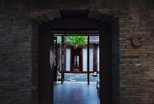 Reconstructing - carbon neutral hotel in Yangzhou
