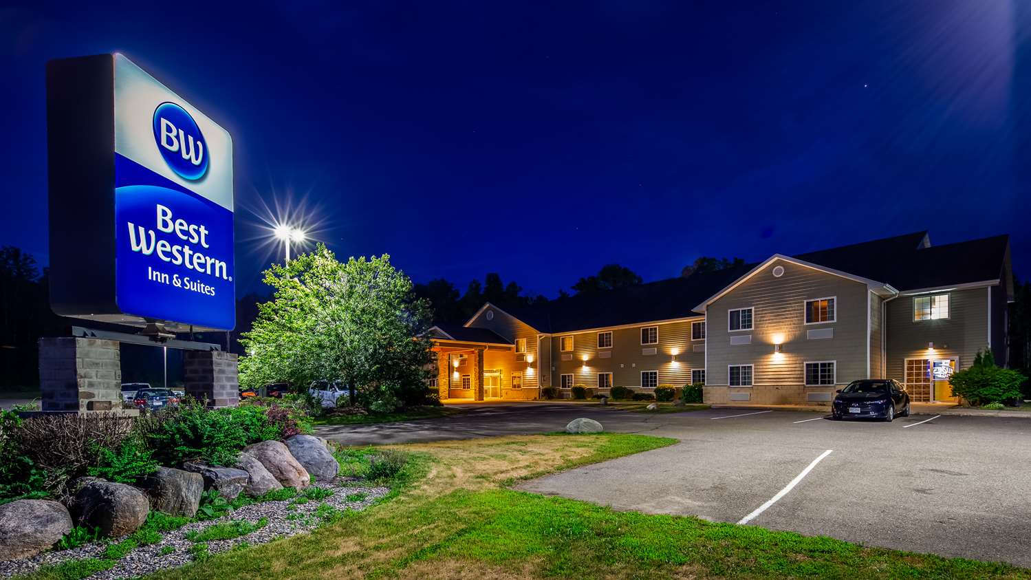 Crandon Inn and Suites - photo 26