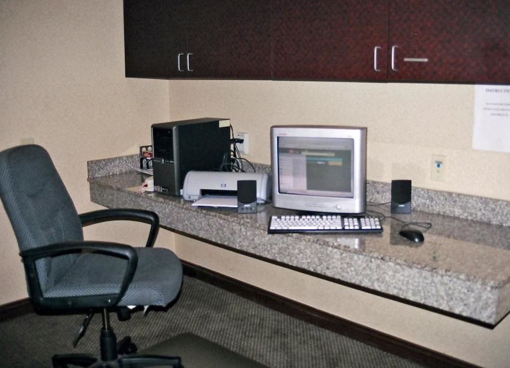 Holiday Inn Express Hotel & Suites Cleveland - photo 53