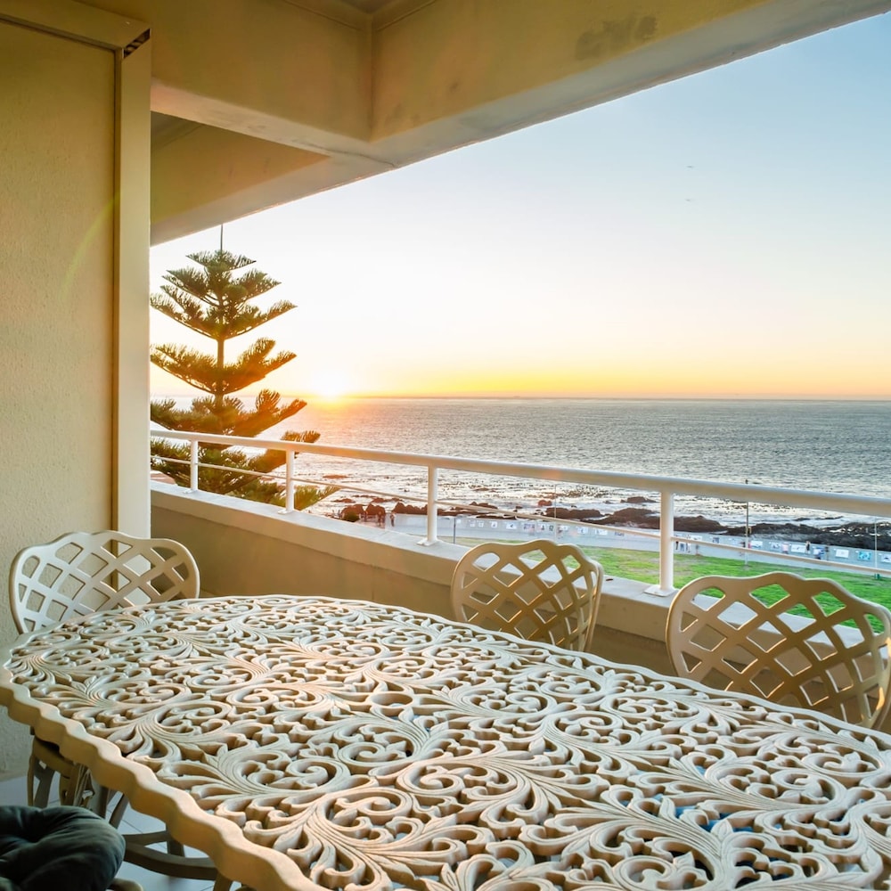 Stunning 3 bedroom Sea Point Retreat Marin