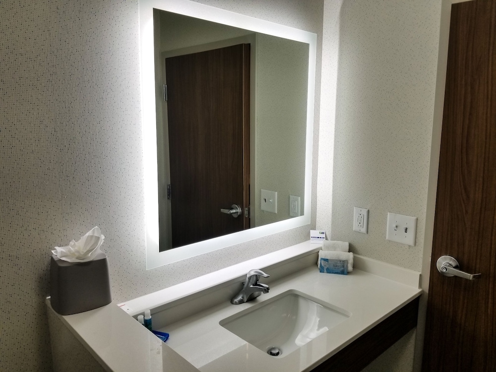 Holiday Inn Express & Suites Charlotte NE University Area by IHG - photo 34