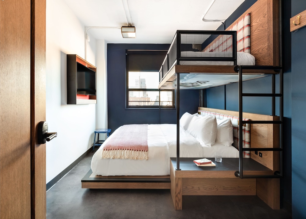 The Revolution Hotel - photo 33