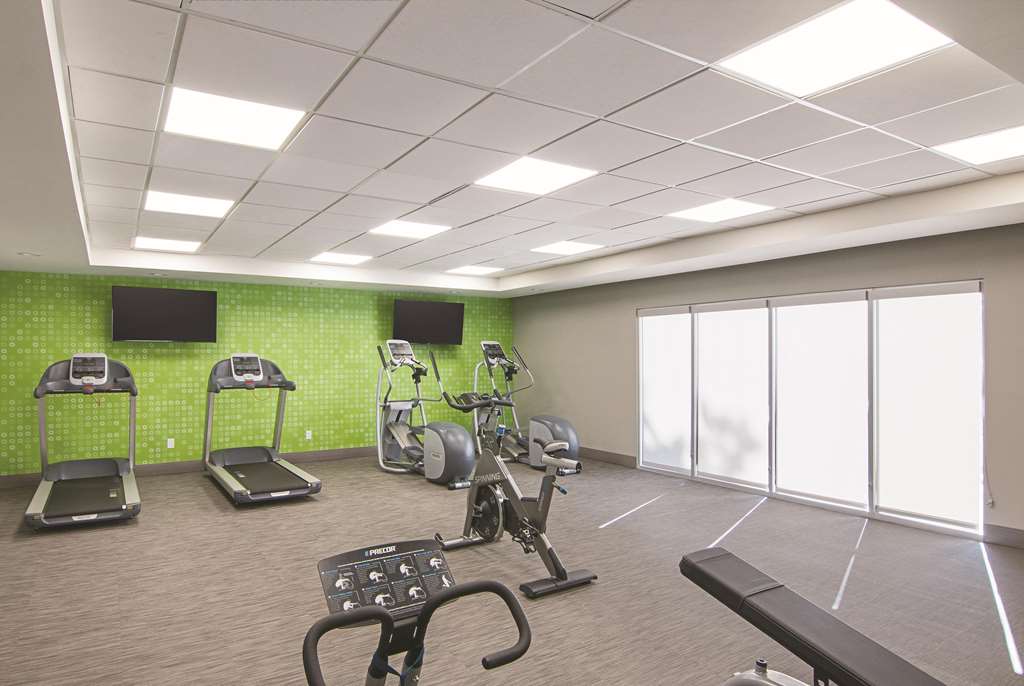 La Quinta Inn & Suites by Wyndham Orlando UCF - photo 14