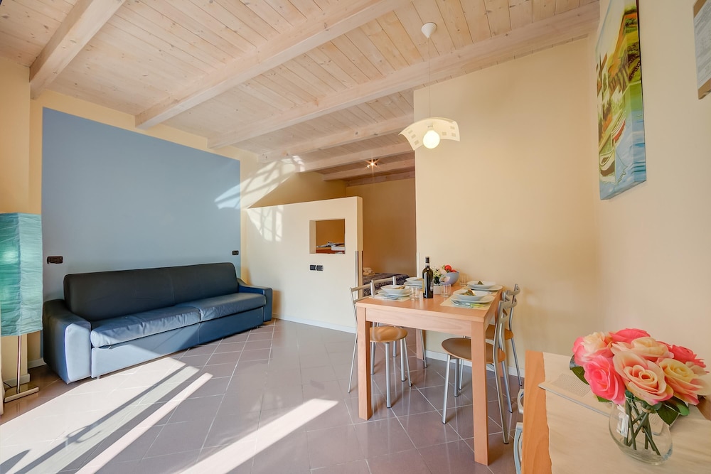 Blue Apartment Desenzano With Wifi — 4-Star Luxury Hotel in Desenzano Del Garda, Italy