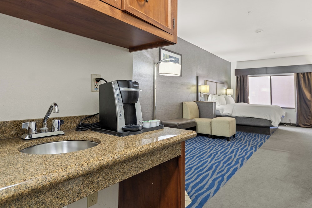 Holiday Inn Express & Suites Barstow Route 66 by IHG - photo 18