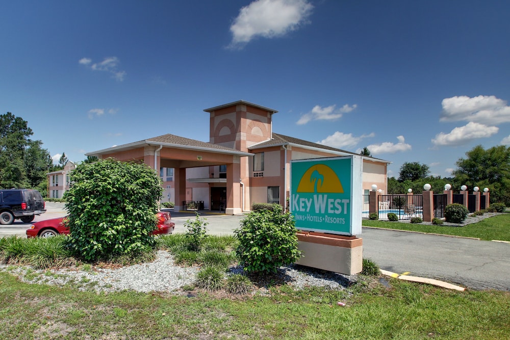 Key West Inn Baxley - photo 2
