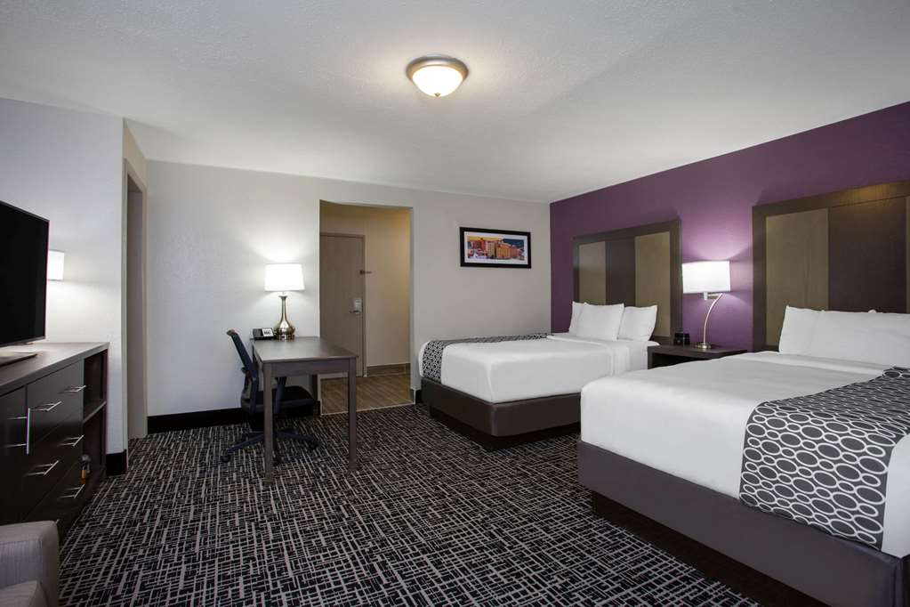 La Quinta Inn & Suites by Wyndham Roanoke Salem - photo 41