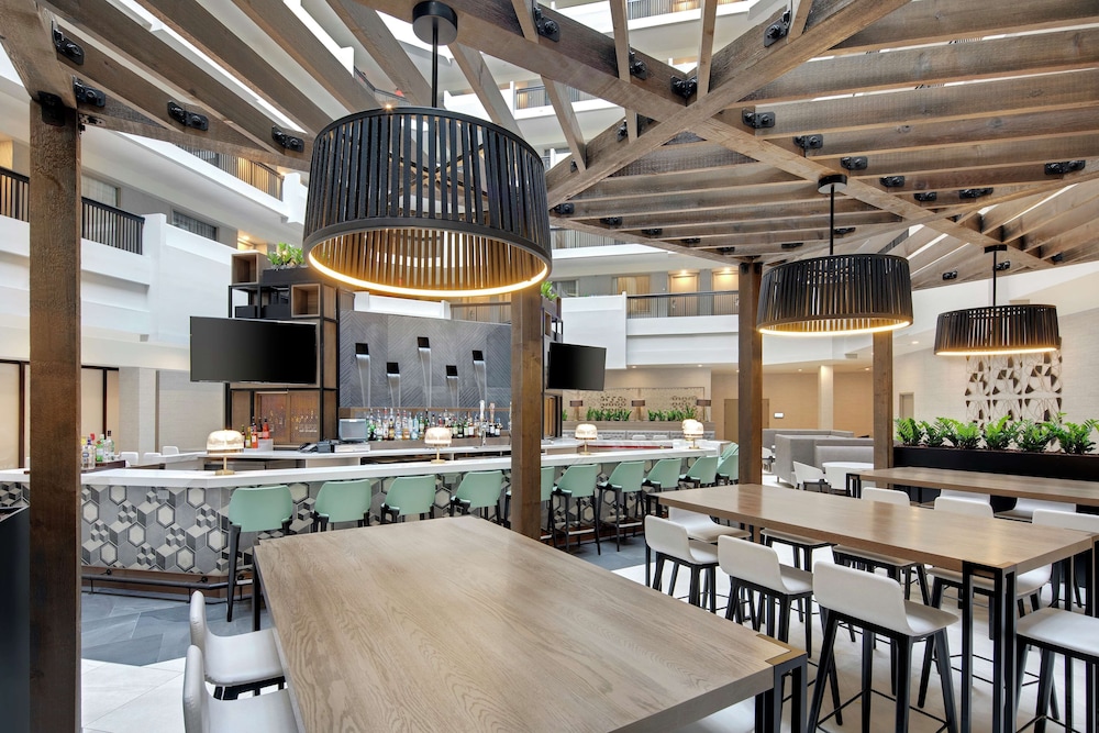 Embassy Suites by Hilton Atlanta Perimeter Center - photo 38