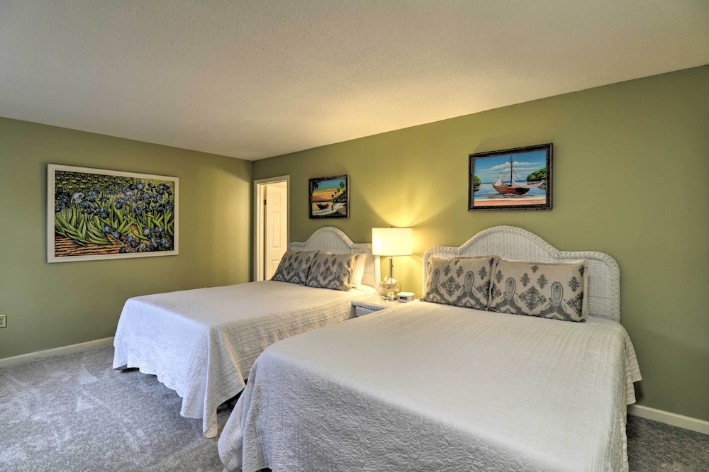 4 Mi to Lake Unit with Pool Access in Fairfield Bay — 4-Star Luxury Hotel in Fairfield Bay, United States