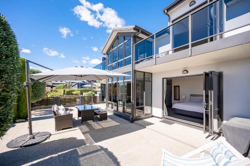 Ironside Lakeview Townhouse — 4-Star Luxury Hotel in Wanaka, New Zealand