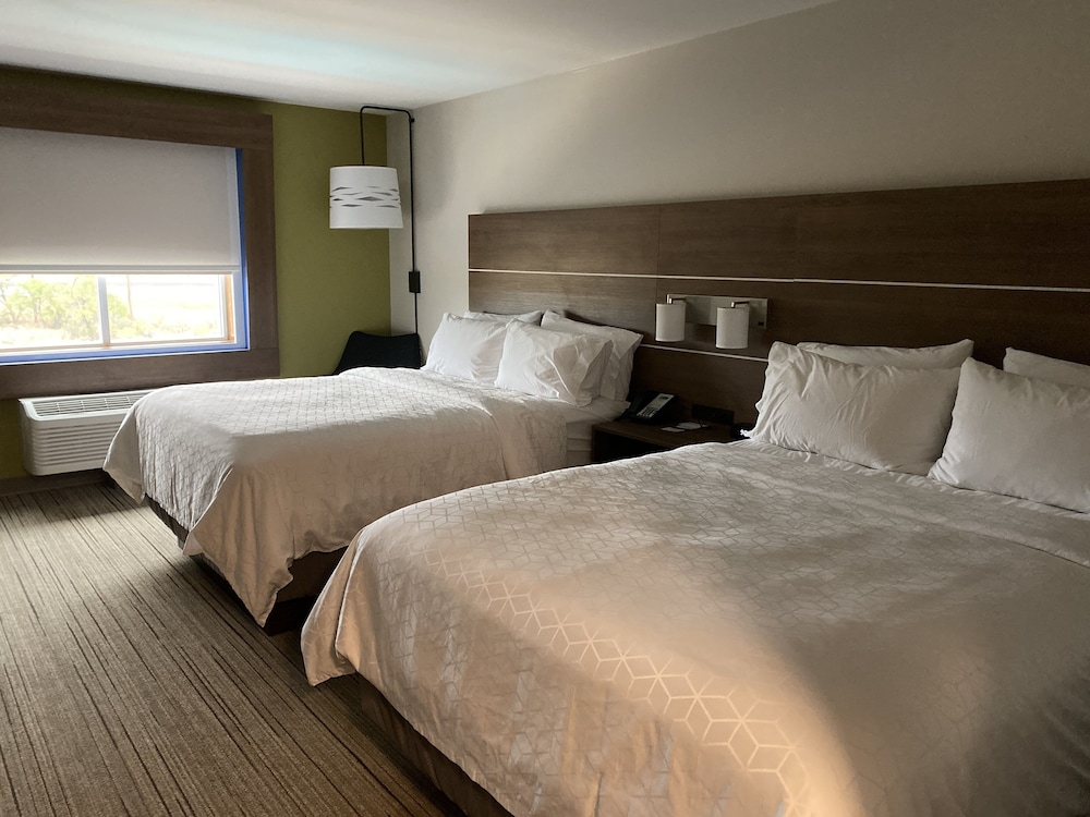 Holiday Inn Express & Suites Junction by IHG - photo 6
