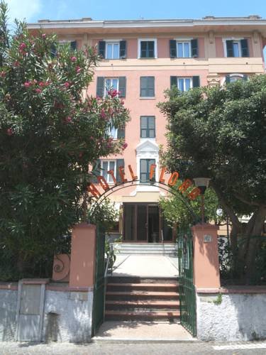Hotel Flora Di Corso Patrizia — Celle Ligure