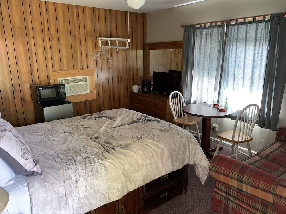 Phillips Historic Motel & Cottages - photo 37
