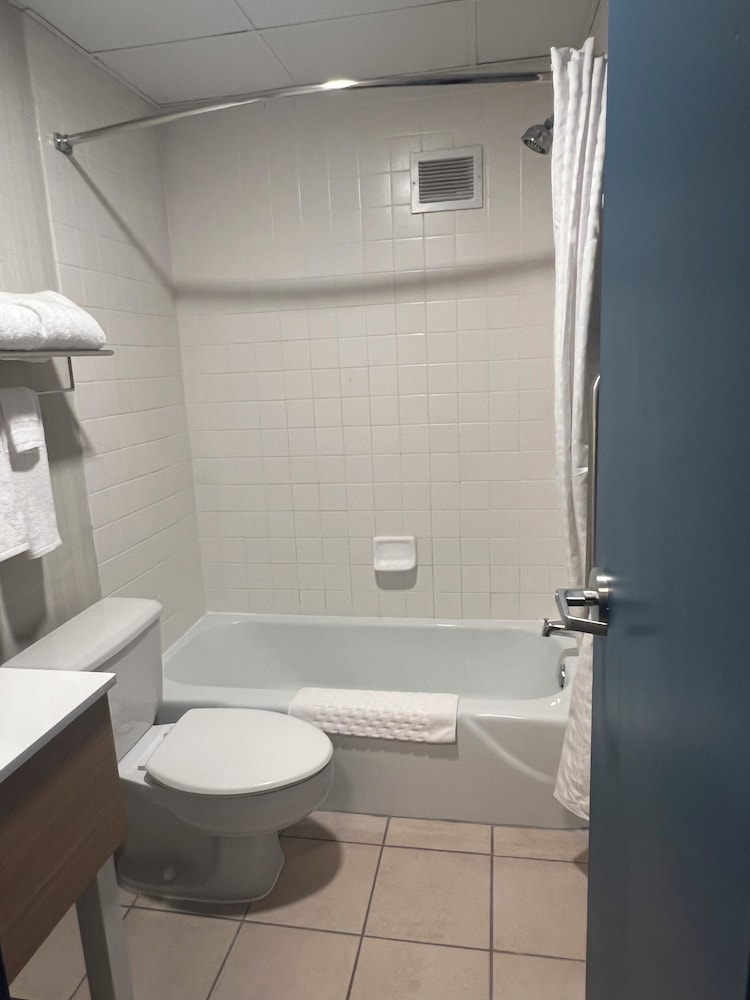 Spark by Hilton Lockport - photo 14