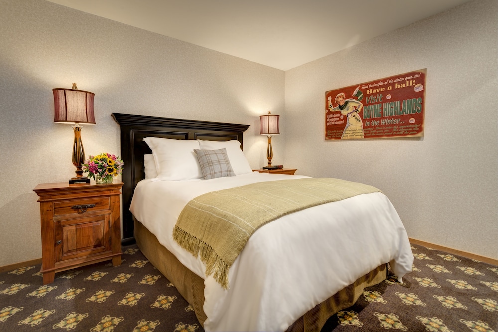 The Highlands at Harbor Springs - photo 26