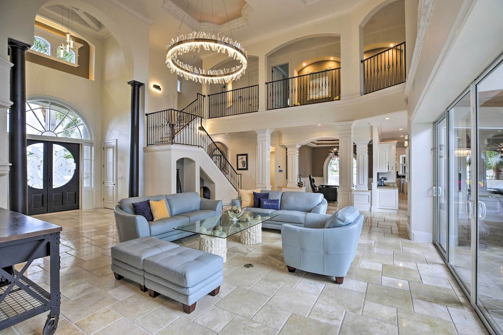 Luxe Cape Coral Escape with Boat Dock And Cabana — 4-Star Luxury Hotel in Cape Coral, United States