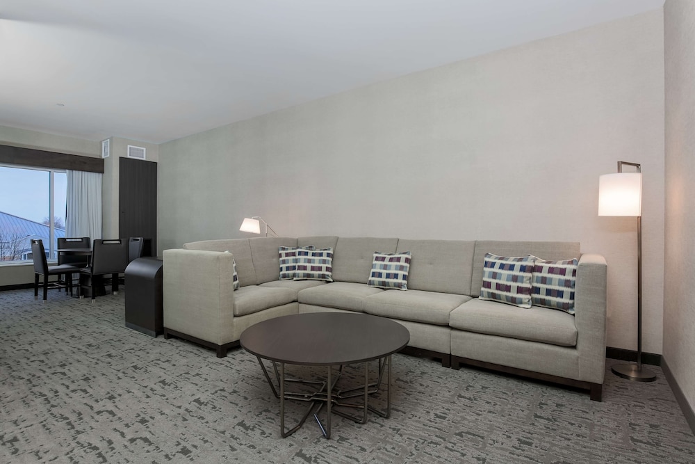 DoubleTree by Hilton Evansville - photo 28