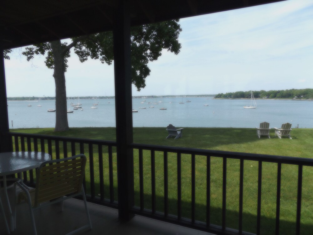 Dering Harbor Inn - photo 24