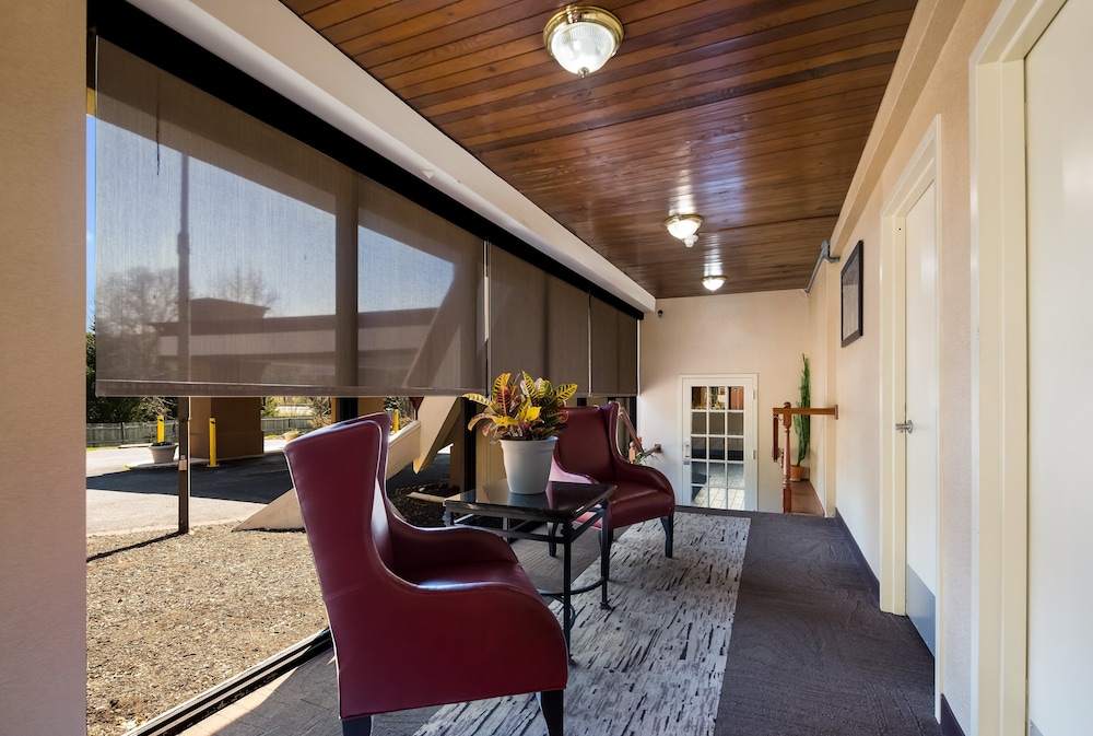 Red Roof Inn & Suites Newark University - photo 44