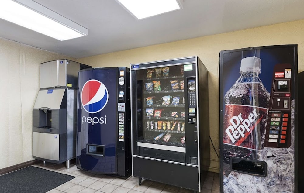 Motel 6 Moline - photo 62