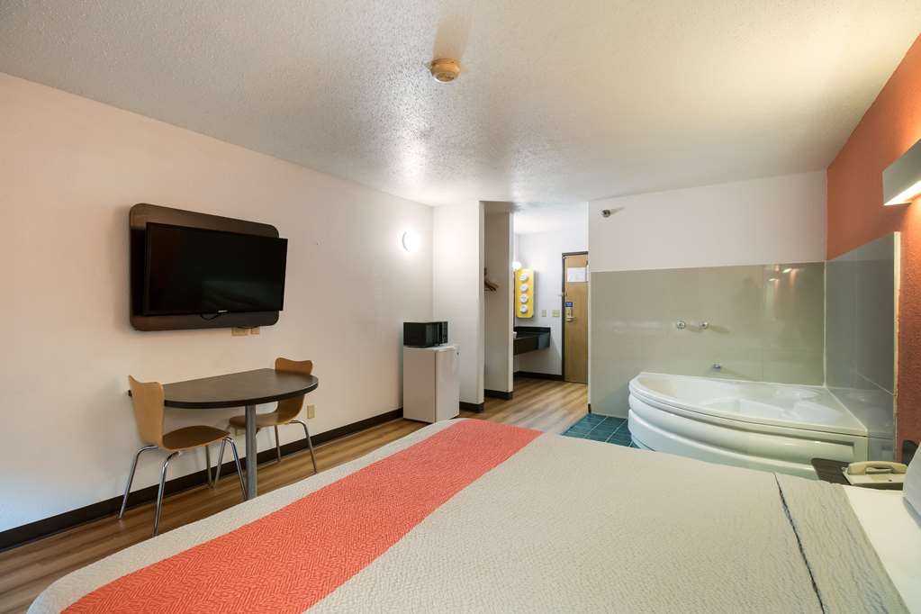 Motel6 Davenport IA - photo 27