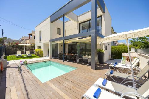 Villa Jade I — 4-Star Luxury Hotel in Can Picafort, Spain