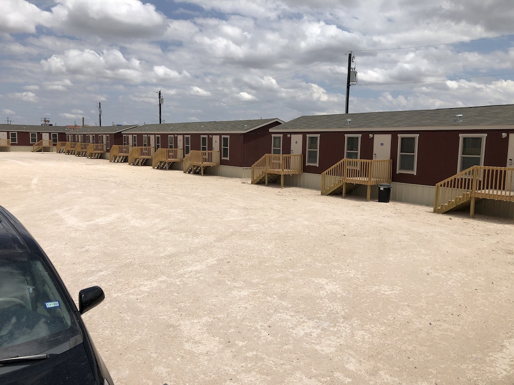 Monahans Country Inn - photo 20