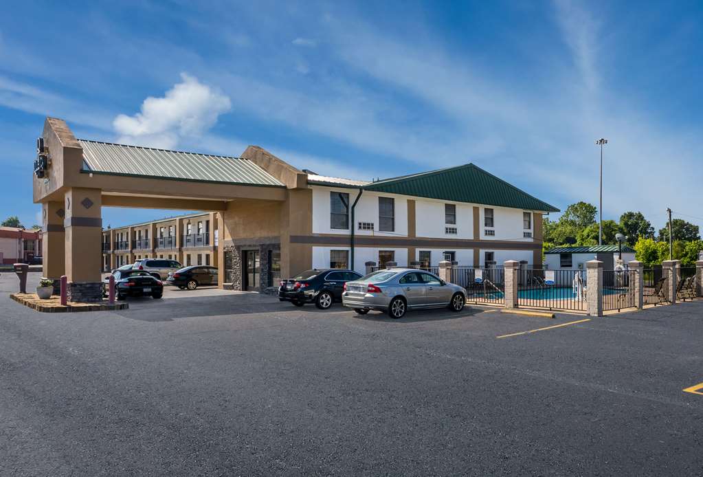 Econo Lodge Brownsville - carbon neutral hotel in Brownsville