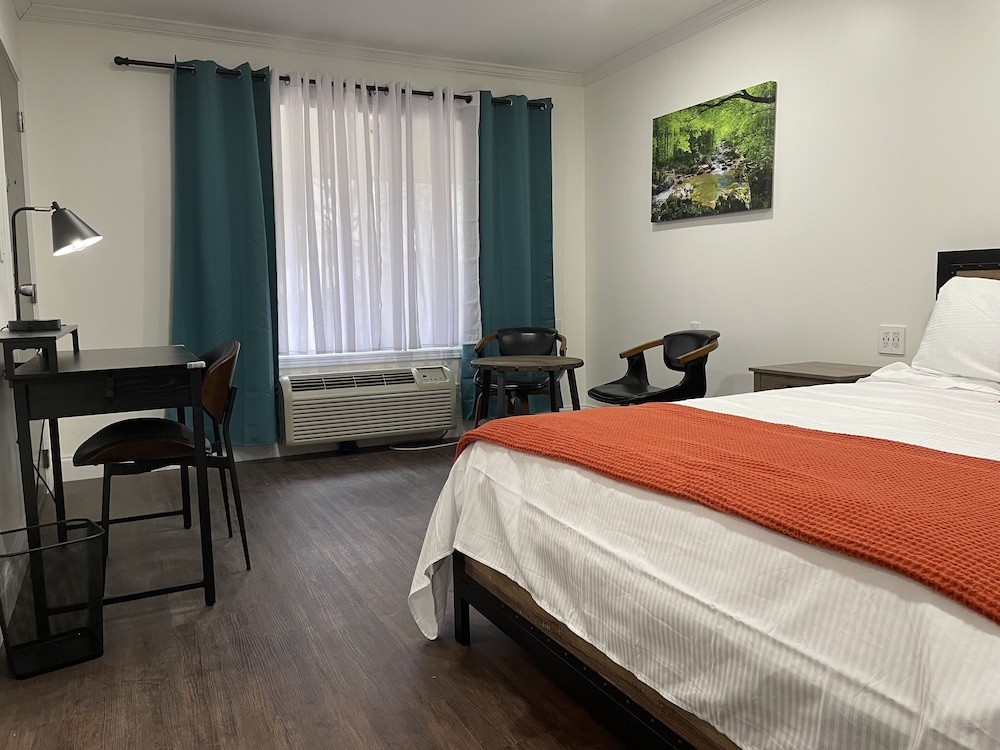 Gatehouse Motel - photo 13