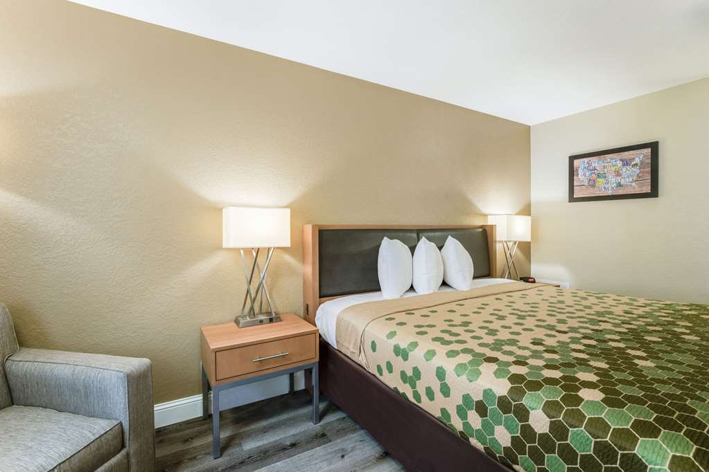 Econo Lodge Madison East - photo 15