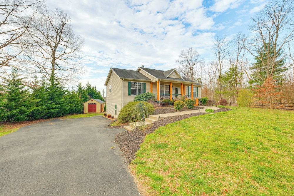Private Deck & Views: Rural Virginia Escape — hotel in Gordonsville