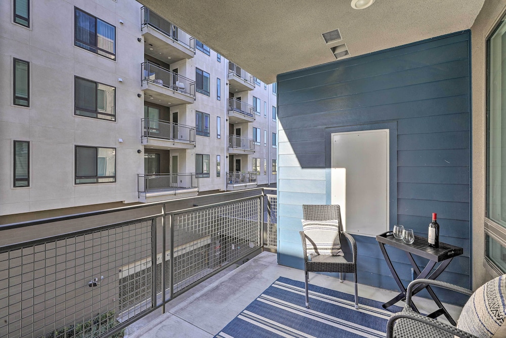 Modern Irvine Condo with Pool 7 Mi to Beach — 4-Star Luxury Hotel in Irvine, United States